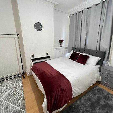3 Bedrooms Comfortable Home With Jacuzzi Hot Tub Sleeps 10 เลสเตอร์ ภายนอก รูปภาพ