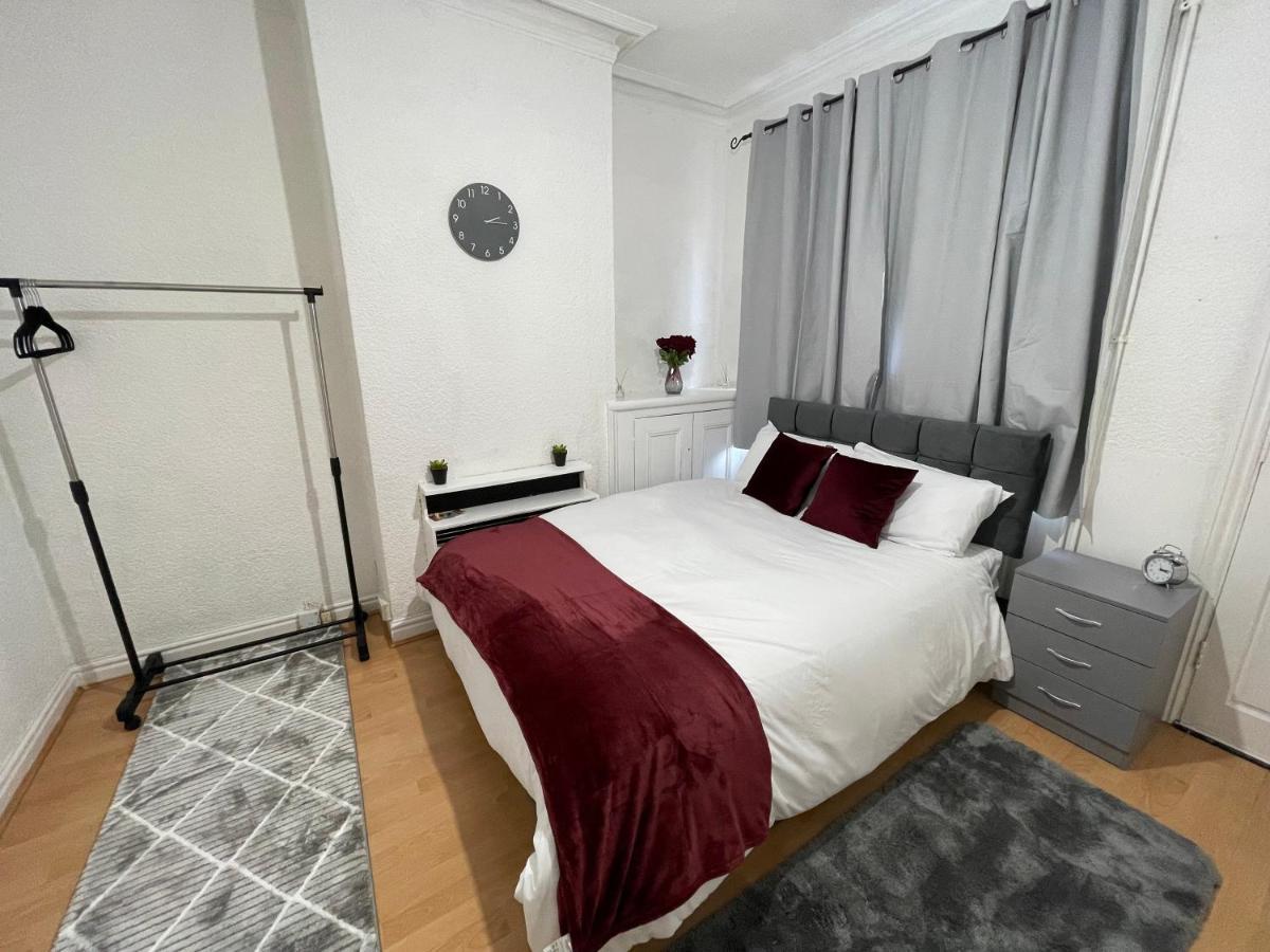 3 Bedrooms Comfortable Home With Jacuzzi Hot Tub Sleeps 10 เลสเตอร์ ภายนอก รูปภาพ
