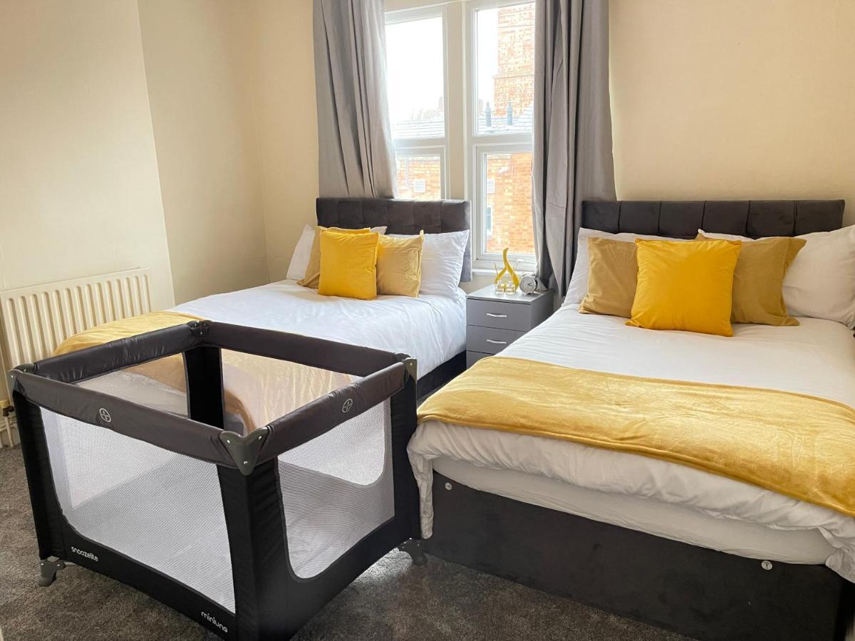 3 Bedrooms Comfortable Home With Jacuzzi Hot Tub Sleeps 10 เลสเตอร์ ภายนอก รูปภาพ