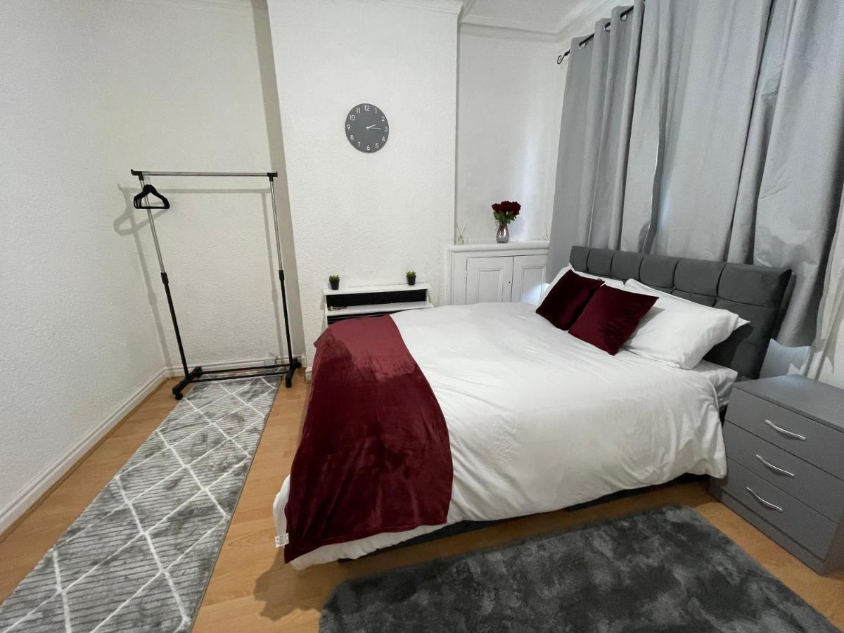 3 Bedrooms Comfortable Home With Jacuzzi Hot Tub Sleeps 10 เลสเตอร์ ภายนอก รูปภาพ