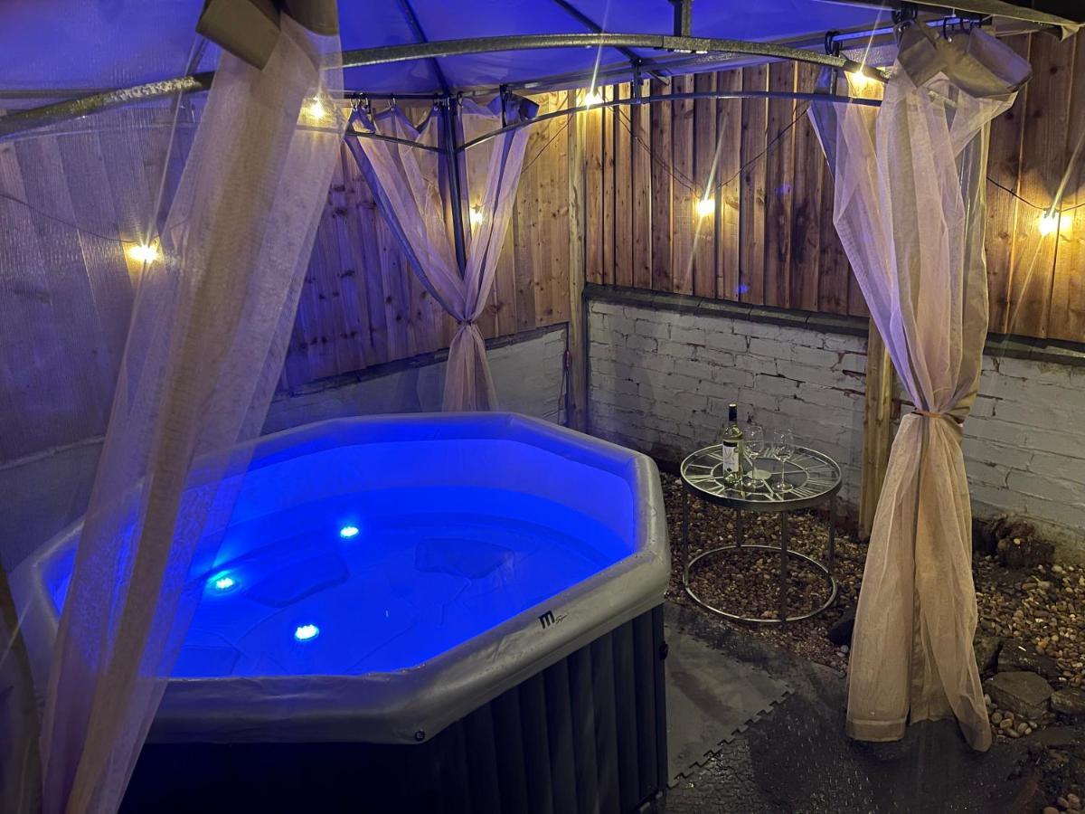 3 Bedrooms Comfortable Home With Jacuzzi Hot Tub Sleeps 10 เลสเตอร์ ภายนอก รูปภาพ
